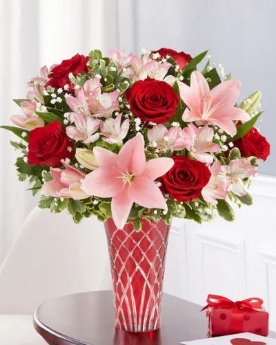<p>The key to an unforgettable Valentine’s. Our timeless red and pink bouquet is designed in a clear vase tied with red satin ribbon to help unlock all those feelings in your heart</p>